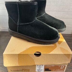 Girls Koolaburra by Ugg koola Black Mini Boots. Size 2. New